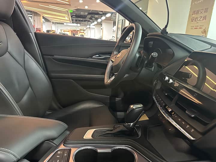 Фото 15 - Cadillac CT4