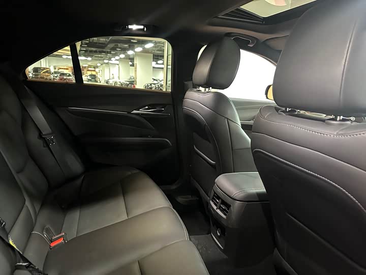 Фото 16 - Cadillac CT4