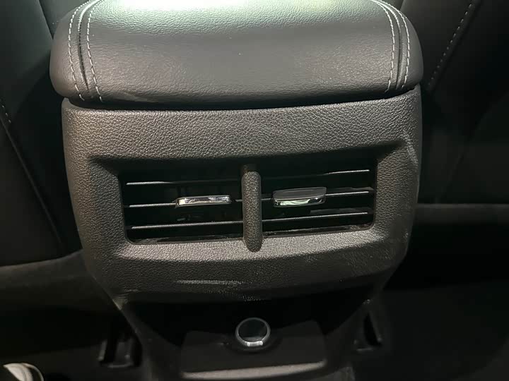 Фото 17 - Cadillac CT4