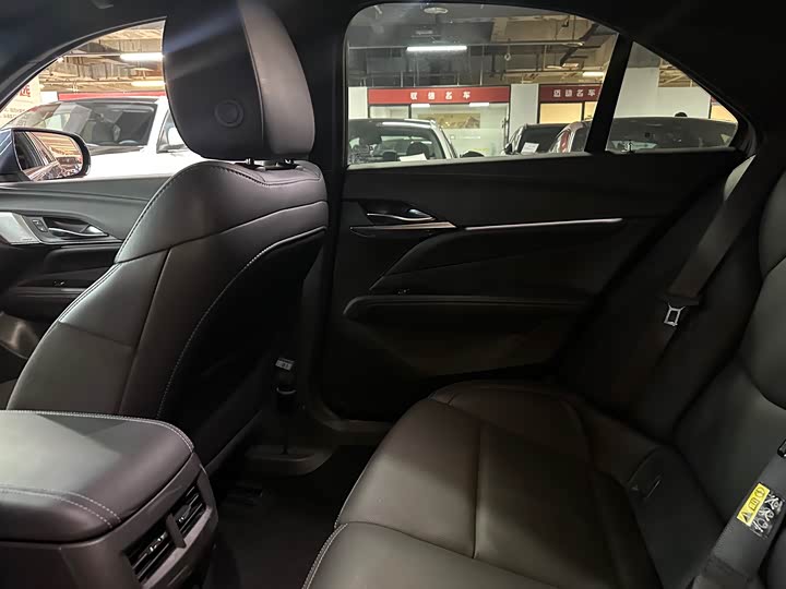 Фото 18 - Cadillac CT4