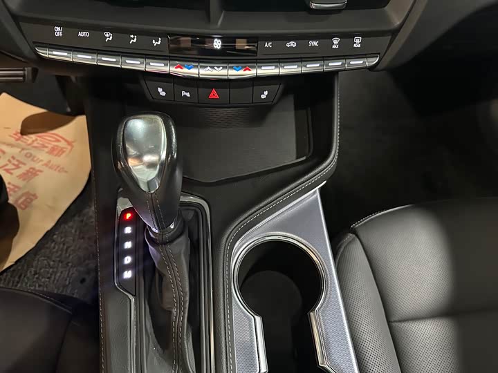 Фото 8 - Cadillac CT4