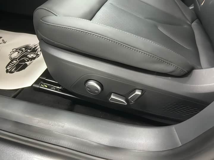 Фото 13 - Changan Deepal SL03