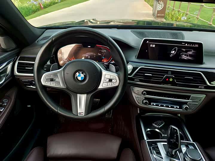 Фото 16 - BMW 7 Series