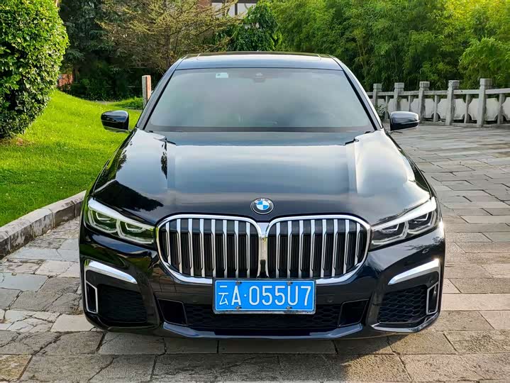 Фото 2 - BMW 7 Series
