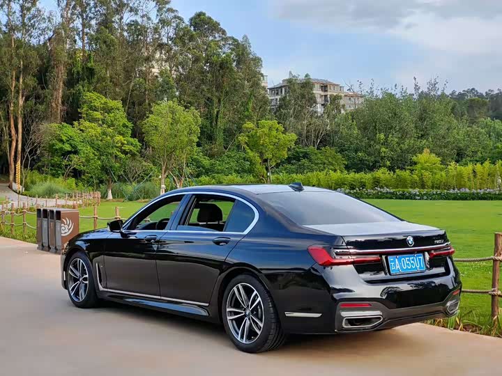Фото 22 - BMW 7 Series