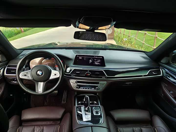 Фото 23 - BMW 7 Series