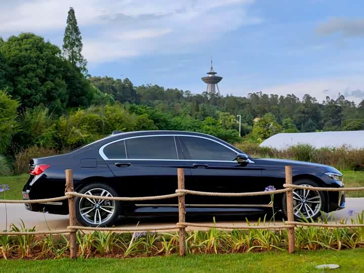 Фото 5 - BMW 7 Series