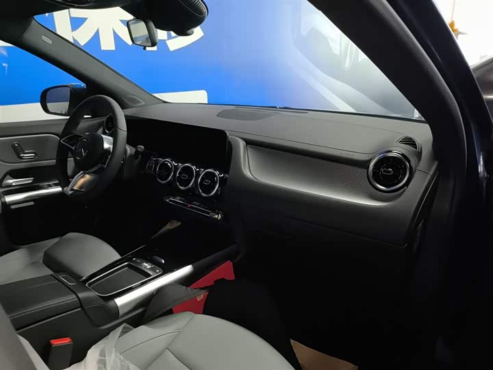 Фото 10 - Mercedes-Benz GLA-Class