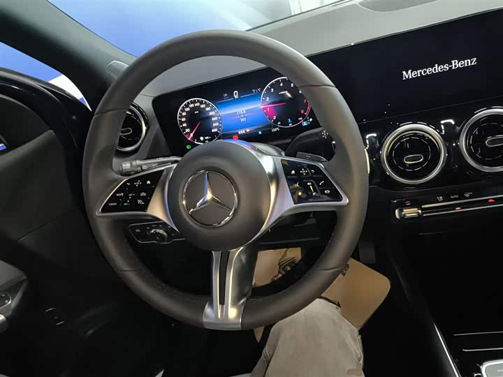 Фото 11 - Mercedes-Benz GLA-Class