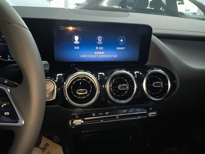 Фото 13 - Mercedes-Benz GLA-Class