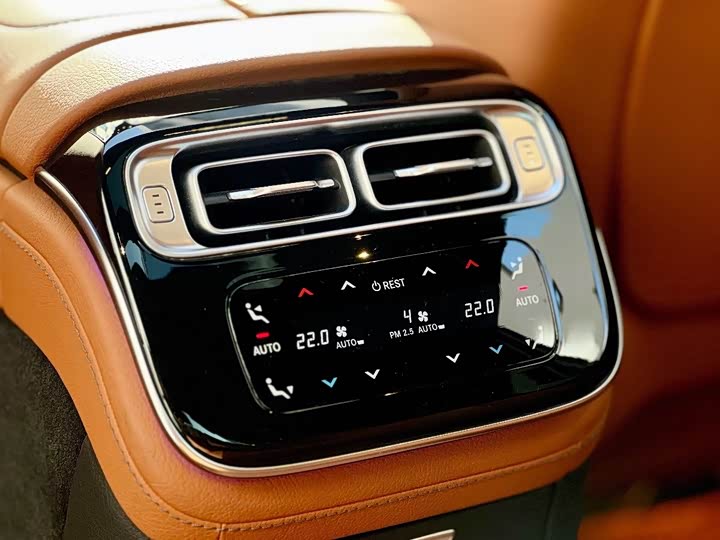 Фото 23 - Mercedes-Benz S-Class