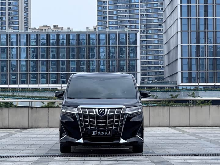 Фото 1 - Toyota Alphard