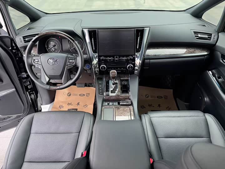 Фото 11 - Toyota Alphard