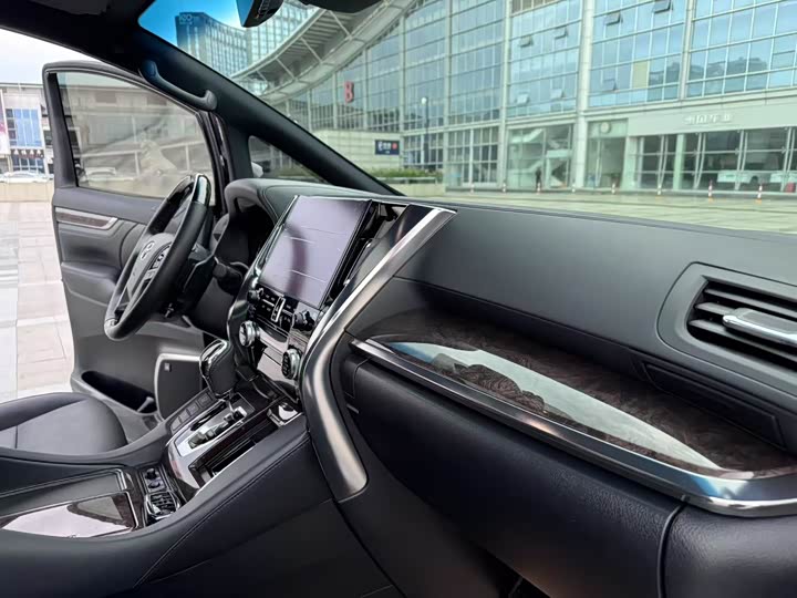 Фото 13 - Toyota Alphard