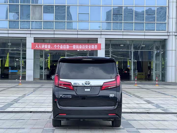 Фото 5 - Toyota Alphard