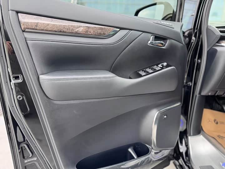 Фото 6 - Toyota Alphard