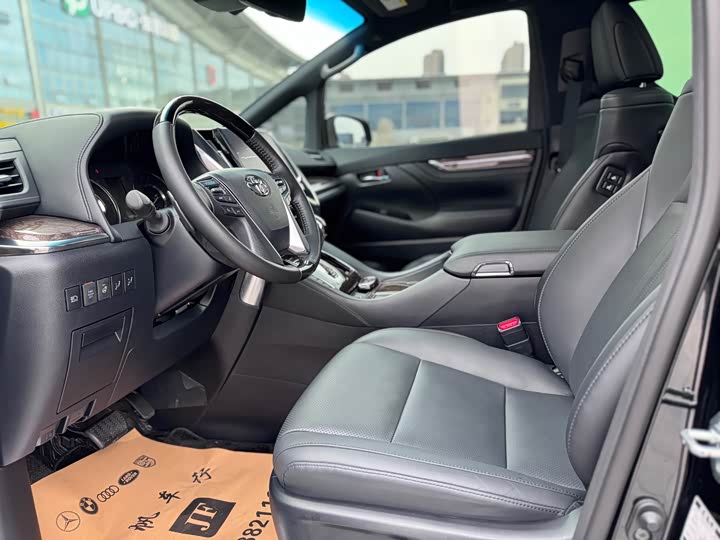 Фото 7 - Toyota Alphard