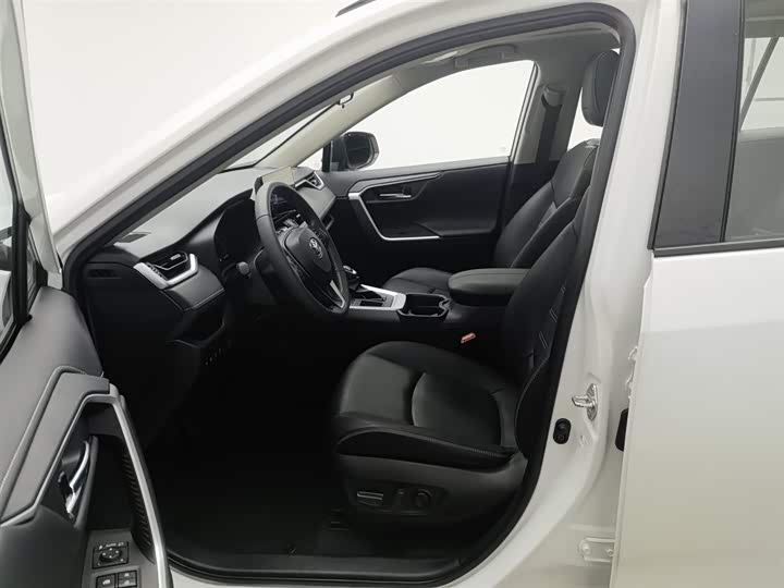 Фото 10 - Toyota RAV4