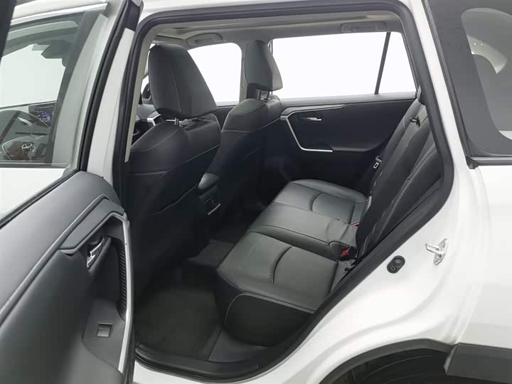 Фото 15 - Toyota RAV4