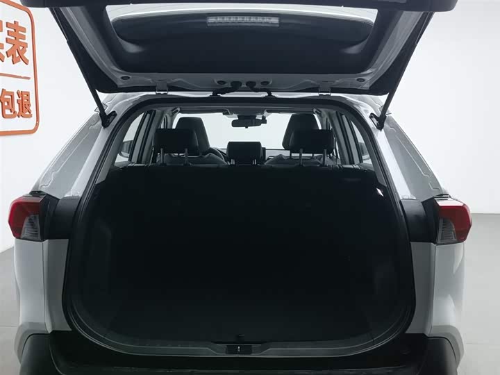 Фото 16 - Toyota RAV4