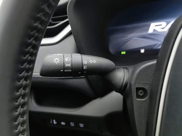 Фото 21 - Toyota RAV4