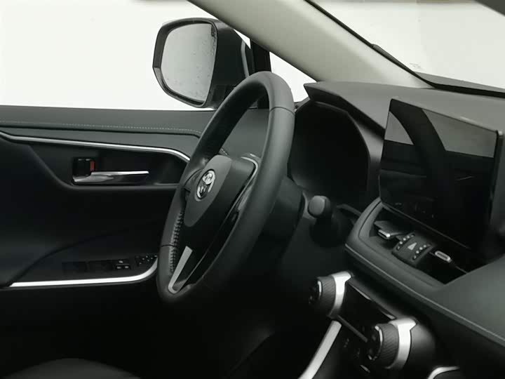 Фото 22 - Toyota RAV4