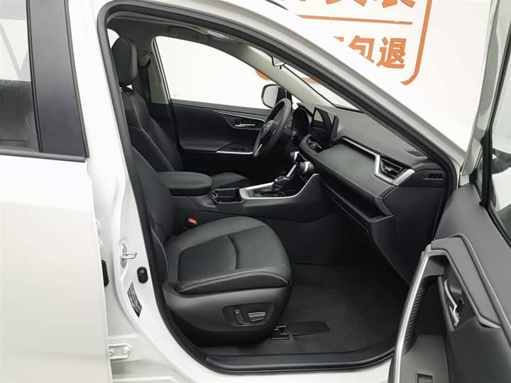 Фото 23 - Toyota RAV4