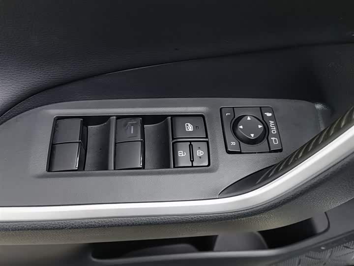 Фото 9 - Toyota RAV4