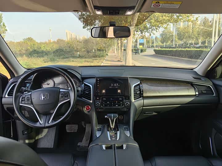 Фото 9 - Honda Avancier