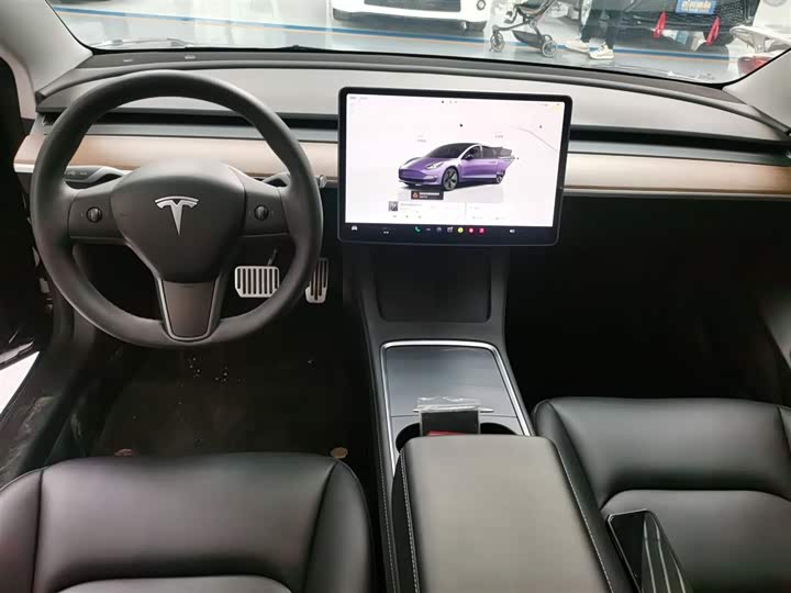 Фото 10 - Tesla Model 3