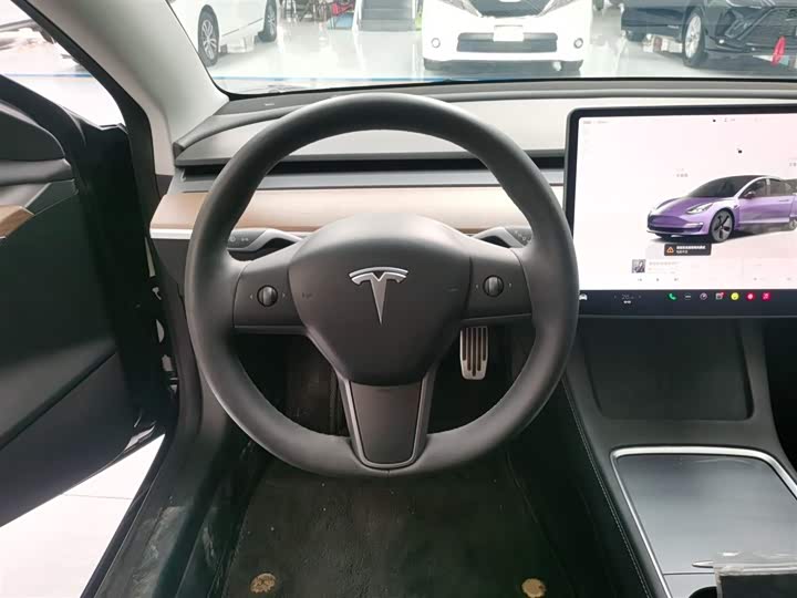 Фото 11 - Tesla Model 3