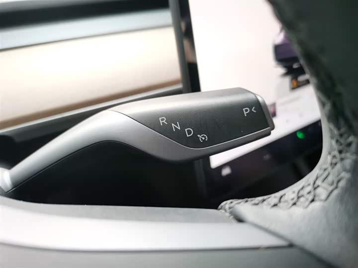 Фото 14 - Tesla Model 3