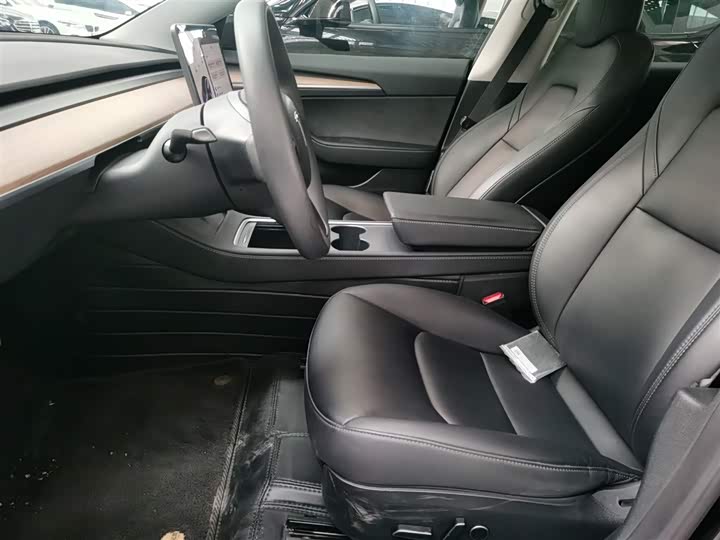 Фото 15 - Tesla Model 3