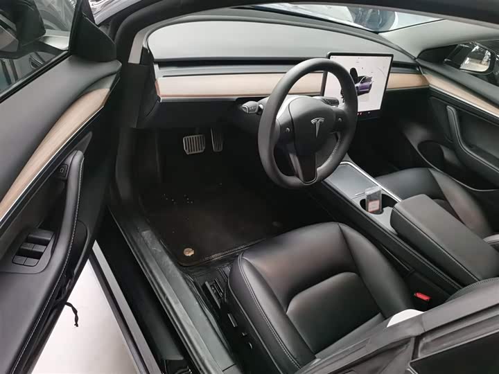 Фото 16 - Tesla Model 3