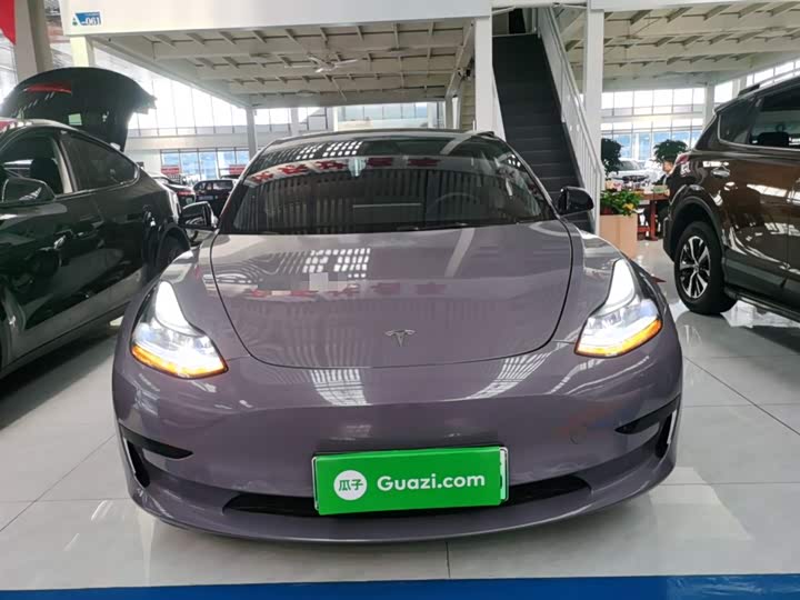 Фото 3 - Tesla Model 3