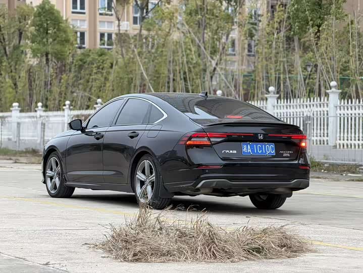 Фото 7 - Honda Accord