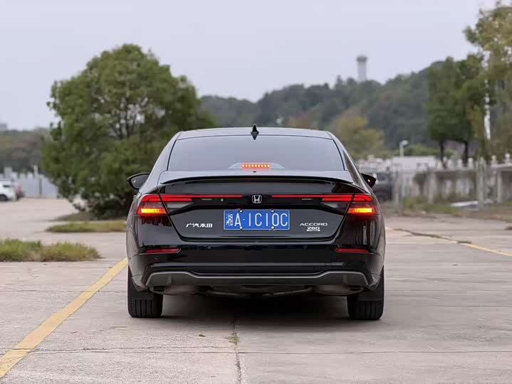 Фото 8 - Honda Accord