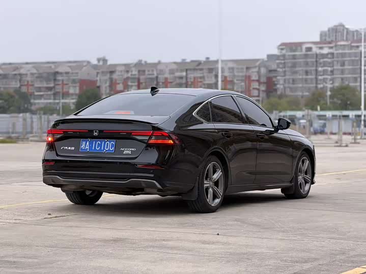 Фото 9 - Honda Accord