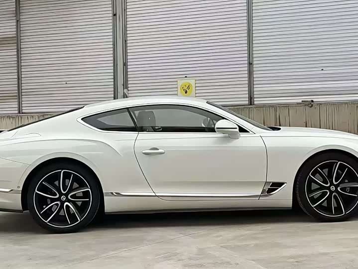 Фото 3 - Bentley Continental GT