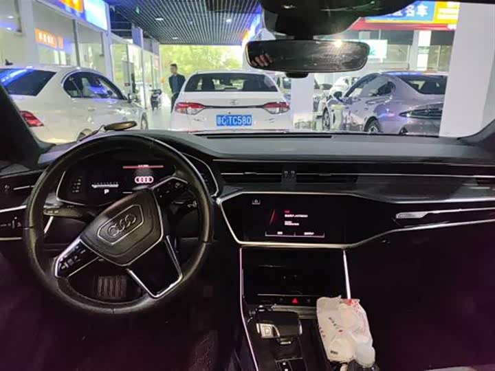 Фото 15 - Audi A6L