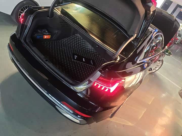 Фото 5 - Audi A6L