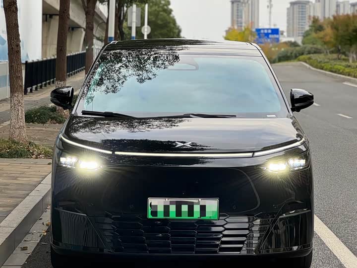 Фото 2 - XPeng X9