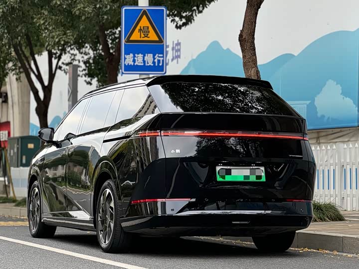 Фото 3 - XPeng X9