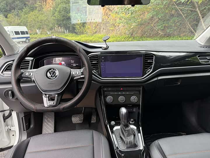 Фото 4 - Volkswagen T-Roc