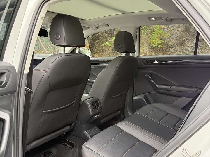 Фото 6 - Volkswagen T-Roc