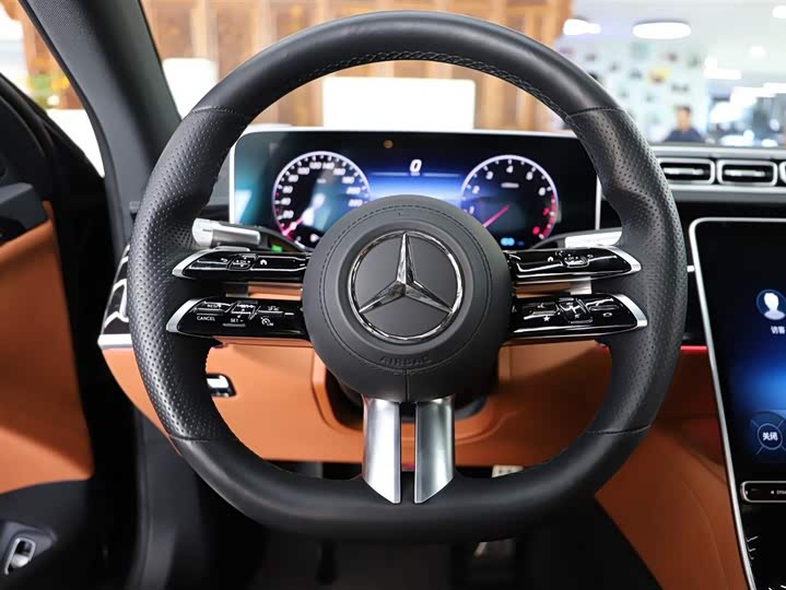 Фото 19 - Mercedes-Benz S-Class