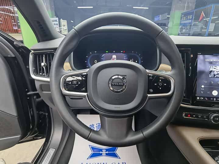 Фото 10 - Volvo S90