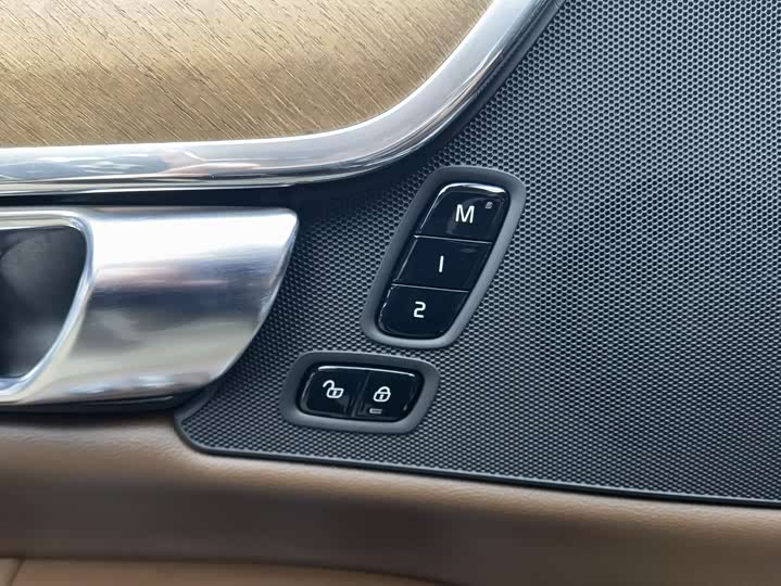 Фото 13 - Volvo S90