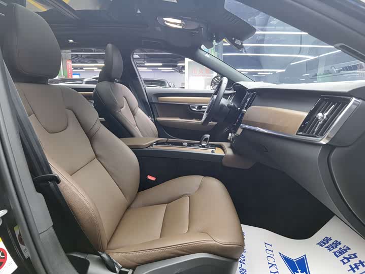 Фото 8 - Volvo S90