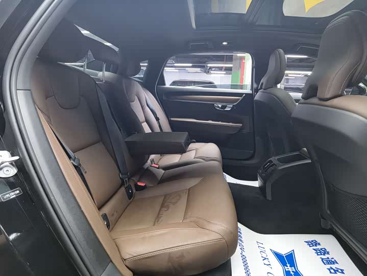 Фото 9 - Volvo S90